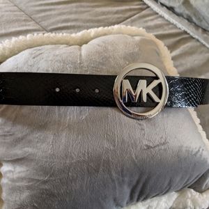 New Michael Kors black belt size L